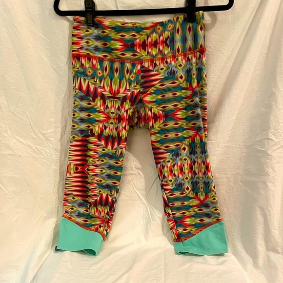 Onzie Cropped Leggings - Picture 1 of 5